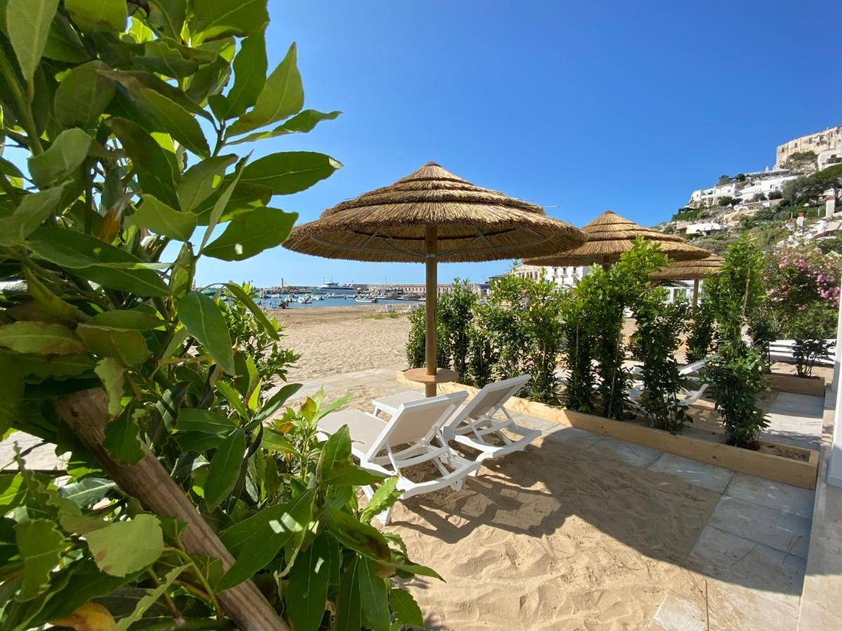 Marina Bay Suites Peschici Buitenkant foto