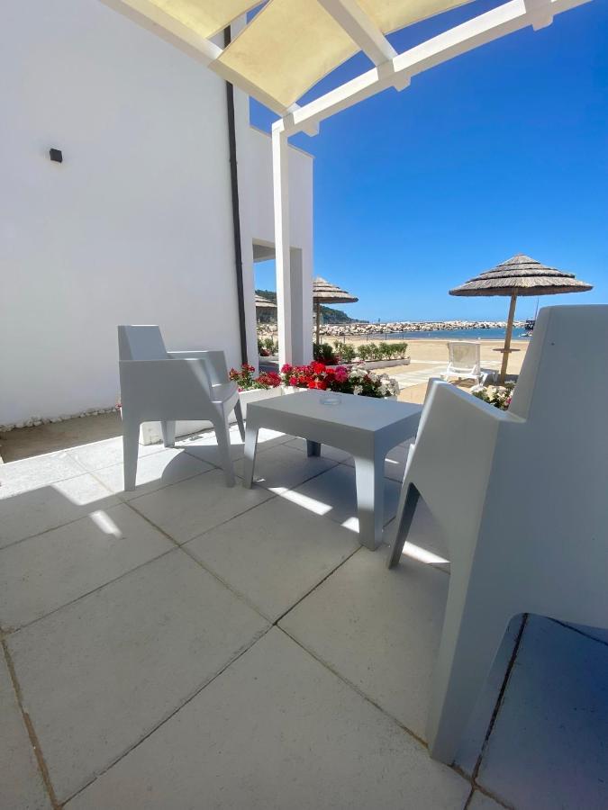 Marina Bay Suites Peschici Buitenkant foto